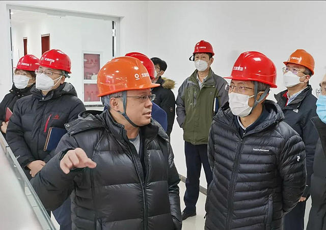 天津市經開區黨(dang) 委常委馬建軍(jun) 同誌及管委會(hui) 領導一行對北新燈塔南港工業(ye) 基地進行現場調研