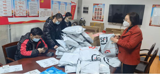 暖心護航  共克時艱 ——寧波塗協向部分會(hui) 員企業(ye) 寄送N95口罩