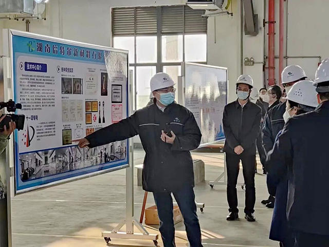 嶽陽市委書(shu) 記曹普華副書(shu) 記市長李摯等一行到湖南倍特爾觀摩考察