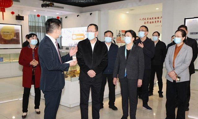 泉州市委書(shu) 記張毅恭蒞臨(lin) 信和調研