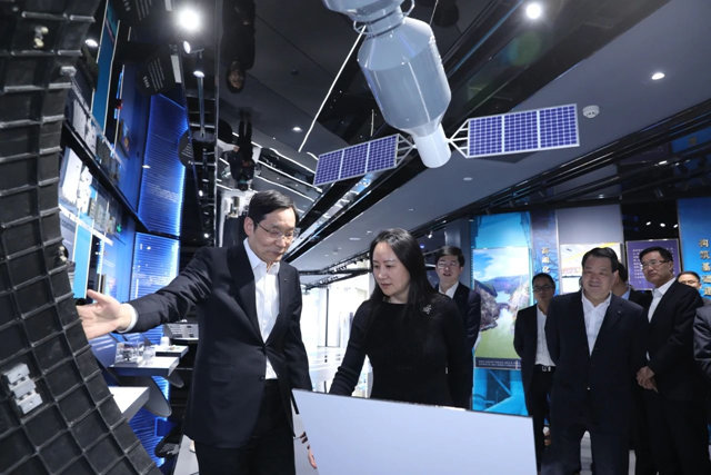 中國建材集團與(yu) 華為(wei) 技術有限公司簽署戰略合作協議