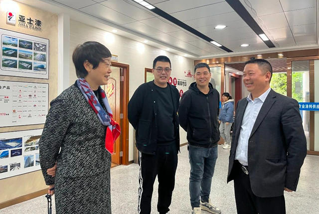 中塗協孫蓮英會(hui) 長蒞臨(lin) 漆通產(chan) 業(ye) 園考察指導