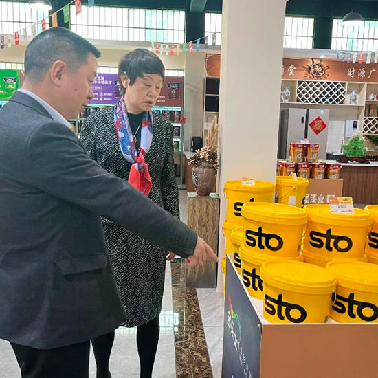 中塗協孫蓮英會(hui) 長蒞臨(lin) 漆通產(chan) 業(ye) 園考察指導