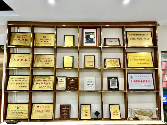 中塗協孫蓮英會(hui) 長蒞臨(lin) 漆通產(chan) 業(ye) 園考察指導