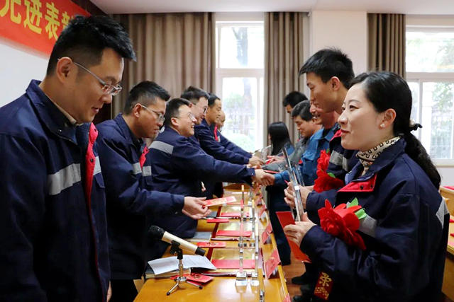 華源顏料2022年度先進表彰大會(hui) 順利召開