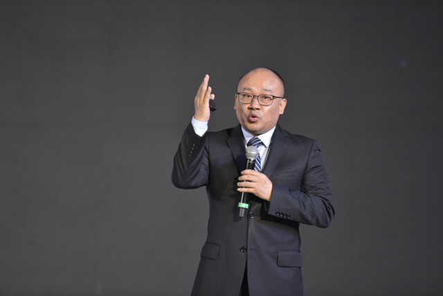未來三年實現突破性增長！紫荊花憑什麽(me) 信心十足？ ——專(zhuan) 訪紫荊花新材料集團聯席總裁馮(feng) 秉光、建築塗料事業(ye) 部總經理解忠財
