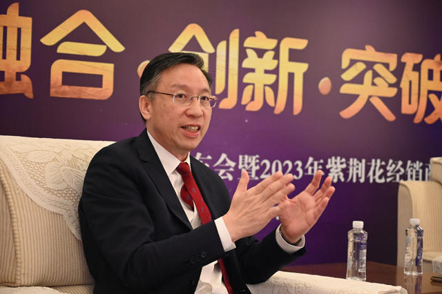 未來三年實現突破性增長！紫荊花憑什麽(me) 信心十足？ ——專(zhuan) 訪紫荊花新材料集團聯席總裁馮(feng) 秉光、建築塗料事業(ye) 部總經理解忠財