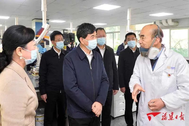 省委書(shu) 記蒞臨(lin) 信和調研，科技創新成就工業(ye) 塗料單項冠軍(jun) 