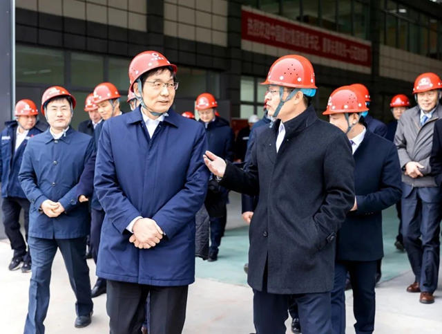 中國建材裝備集團揭牌暨中建材技術裝備（合肥）研究總院啟用儀(yi) 式在安徽合肥成功舉(ju) 行
