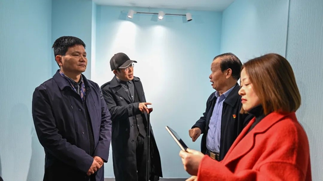 武進區統戰部副部長楊美英、雪堰鎮黨(dang) 委副書(shu) 記陳世華等領導一行蒞臨(lin) 晨光集團參觀調研！
