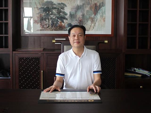 今天，李劍文先生連任中山家具商會(hui) 會(hui) 長