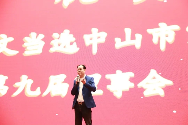 今天，李劍文先生連任中山家具商會(hui) 會(hui) 長