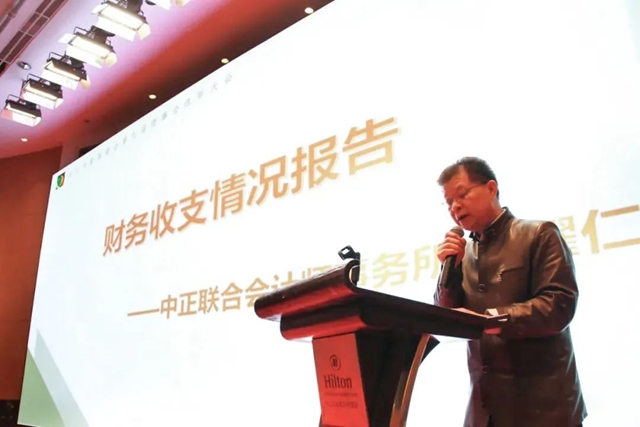 今天，李劍文先生連任中山家具商會(hui) 會(hui) 長