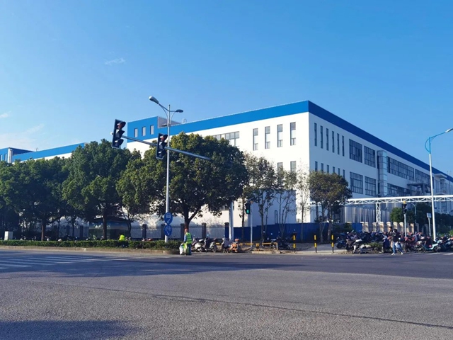 紫荊花助力妙可藍多上海廠外牆翻新