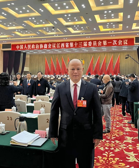 廣源設立兩(liang) 個(ge) 獎學金，成為(wei) 江西捐資助學金字招牌