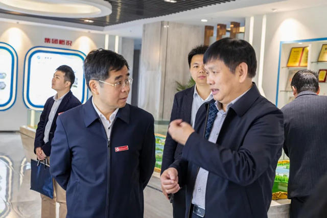 井岡(gang) 山大學副校長肖宜安一行蒞臨(lin) 廣源集團調研