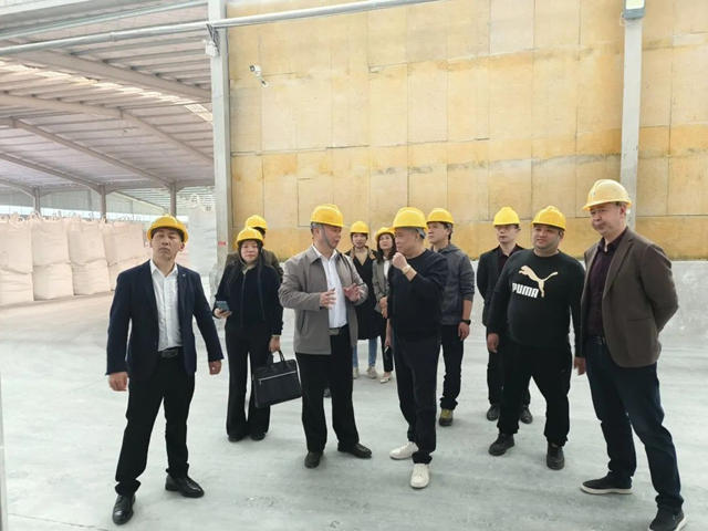 連州市政協主席邵富育一行蒞臨(lin) 廣東(dong) 連州廣源調研