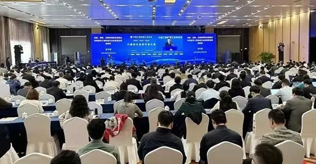 再創塗料行業(ye) 新高峰，宣偉(wei) 正式榮膺中國工程機械工業(ye) 協會(hui) 常務理事單位