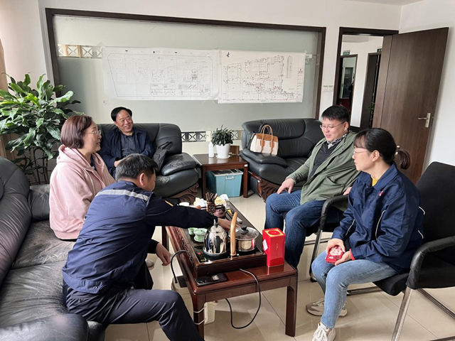 專(zhuan) 家團隊進企業(ye)   服務指導零距離 ——寧波塗協開展全國學會(hui) 寧波行活動
