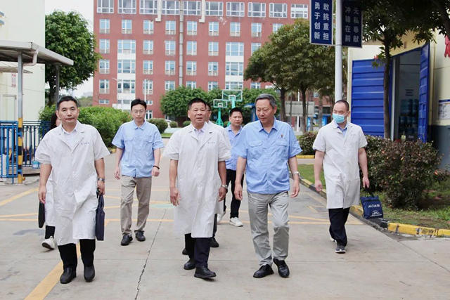 廈門市翔安區人大社會(hui) 建設委主任陳水兵到廈門雙瑞開展安全生產(chan) 調研