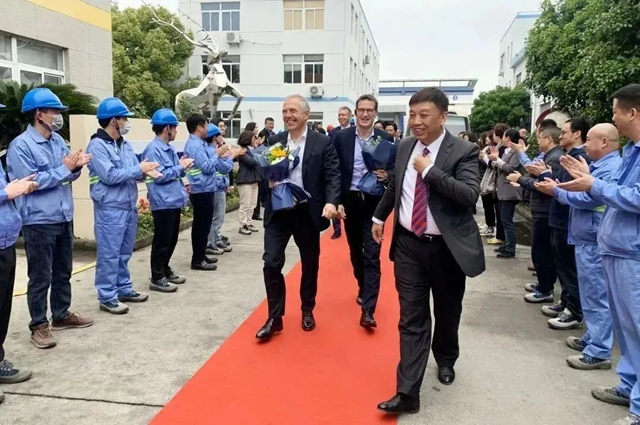 西卡集團首席執行官Thomas Hasler一行參訪鈴鹿中國生產(chan) 研發基地及美瓷膠工廠！
