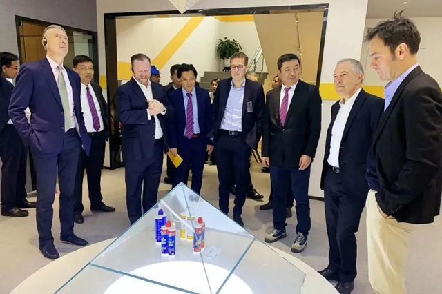 西卡集團首席執行官Thomas Hasler一行參訪鈴鹿中國生產(chan) 研發基地及美瓷膠工廠！