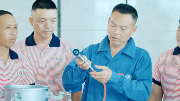 外牆塗料飾麵為(wei) 何會(hui) 褪色開裂？原因竟是它？