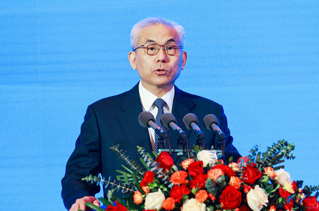 李雲(yun) 鵬：中國塗料從(cong) 跟跑進入並跑領跑階段