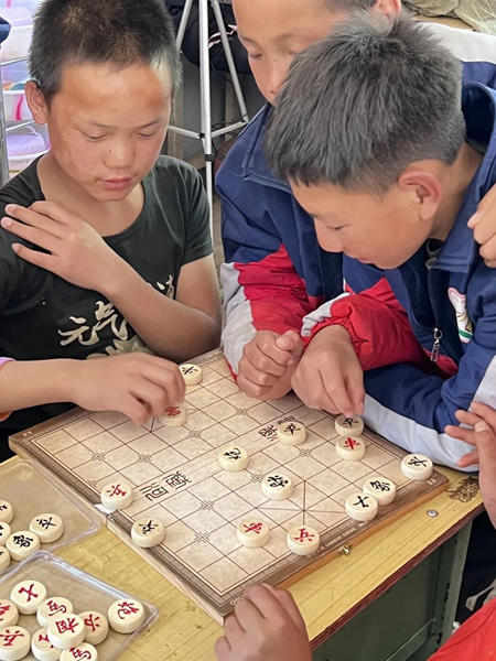 是什麽(me) ，讓嘉寶莉堅持讚助村小杯籃球聯賽？