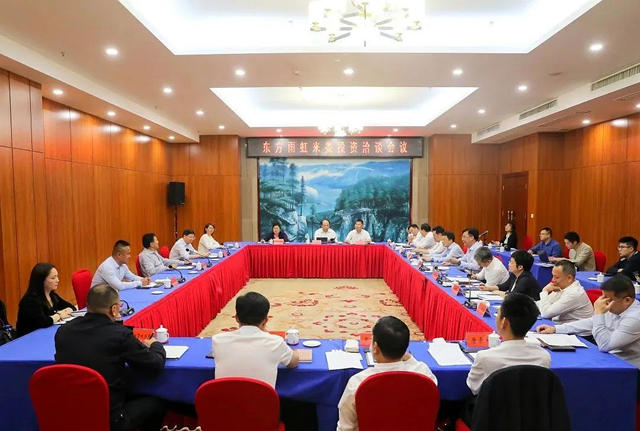 東(dong) 方雨虹董事長李衛國拜會(hui) 婁底市委書(shu) 記鄒文輝，市委副書(shu) 記、市長曾超群