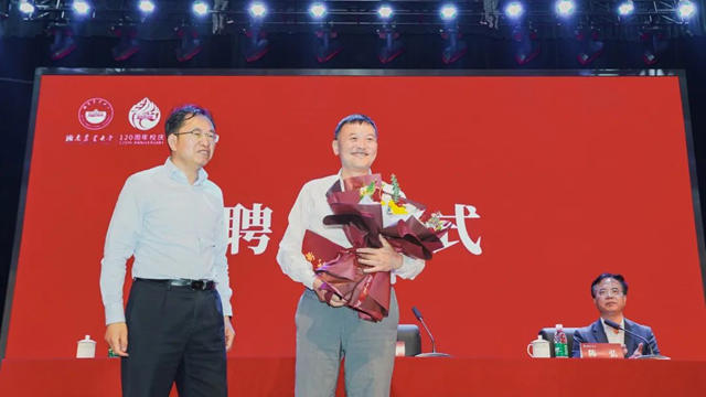 東(dong) 方雨虹李衛國應邀出席湖南農(nong) 業(ye) 大學120周年校慶活動，並簽署戰略合作協議