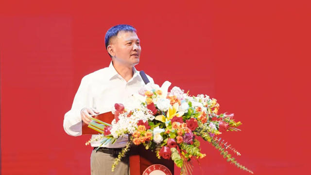 東(dong) 方雨虹李衛國應邀出席湖南農(nong) 業(ye) 大學120周年校慶活動，並簽署戰略合作協議