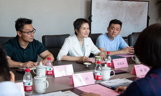 瑞豐(feng) 控股集團與(yu) 溫州大學化學與(yu) 材料工程學院合作簽約儀(yi) 式順利舉(ju) 行