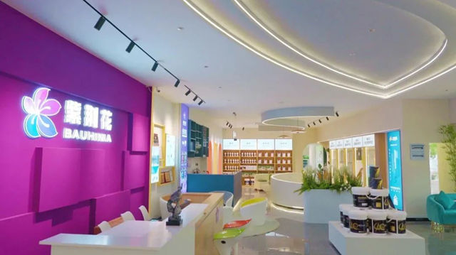 葉氏化工集團創始人葉誌成先生蒞臨(lin) 雲(yun) 南省紫荊花終端市場視察指導