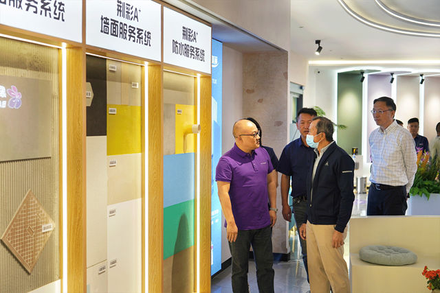 葉氏化工集團創始人葉誌成先生蒞臨(lin) 雲(yun) 南省紫荊花終端市場視察指導