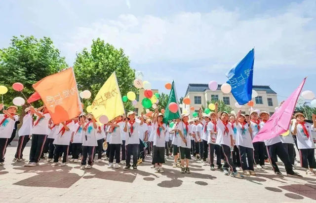 「為(wei) 愛上色」走進河北鐵杆小學