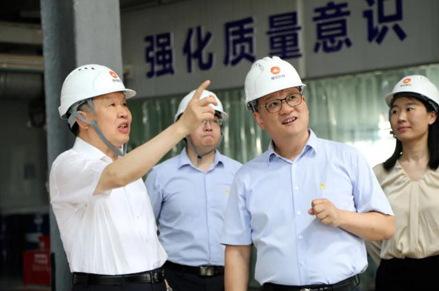 中國家具協會(hui) 徐祥楠理事長一行蒞臨(lin) 濮陽展辰參觀指導