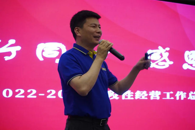 大橋油漆召開“七一”表彰大會(hui) 暨“大橋”工業(ye) 防護係列產(chan) 品升級發布會(hui) 