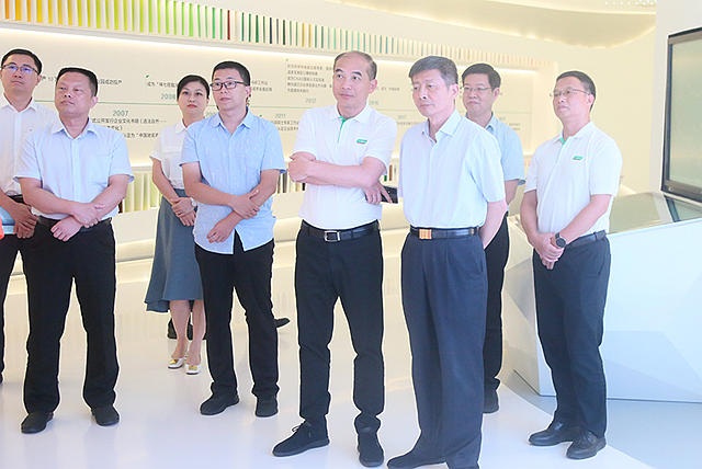 福州大學校長付賢智院士一行蒞臨(lin) 三棵樹開展校企合作交流座談