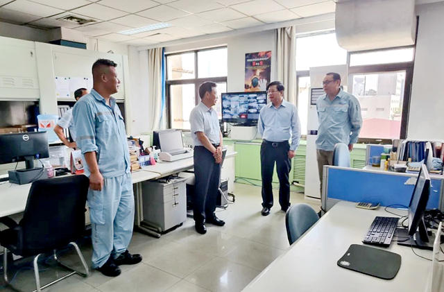 香港中遠海運董事長錢衛忠一行赴中遠關(guan) 西天津工廠工作調研