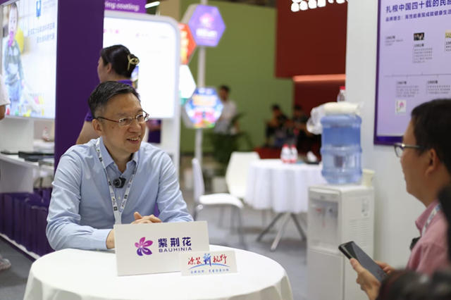 新形象 更荊彩—紫荊花以多元化業(ye) 務體(ti) 係閃耀2023年中國塗料國際博覽會(hui) 
