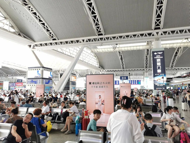 嘉寶莉高鐵廣告煥新上線，重磅登陸一二線城市高鐵站