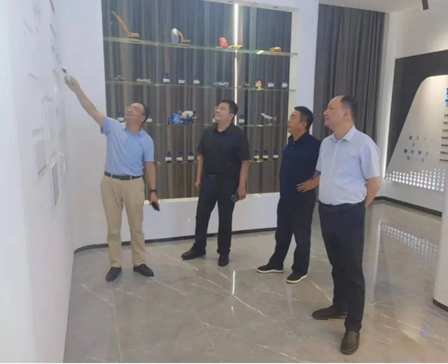 全國人大代表、中國化學工程第四建設公司黨(dang) 委書(shu) 記周鴻董事長等一行到訪湖南倍特爾
