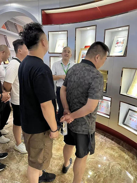 華北各地家具廠商蒞臨(lin) 萊威化工參觀交流
