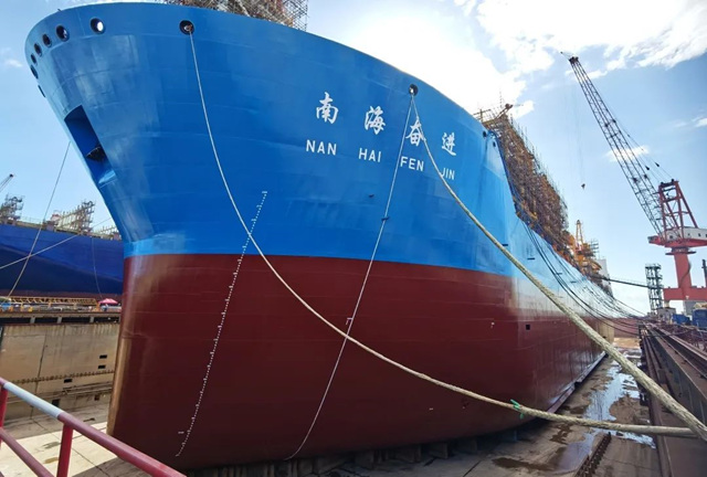 中遠關(guan) 西助“南海奮進”FPSO再啟航