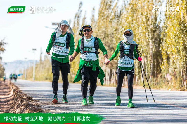 綠動戈壁·樹立天地丨戈4第三日：穿越風車陣，勇往直前，全員到達！