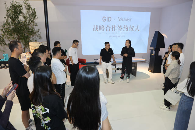向藝術致敬，創行業(ye) 巔峰！VALPAINT×曾建龍聯名款產(chan) 品係列首發暨GID×VALPAINT戰略合作簽約儀(yi) 式