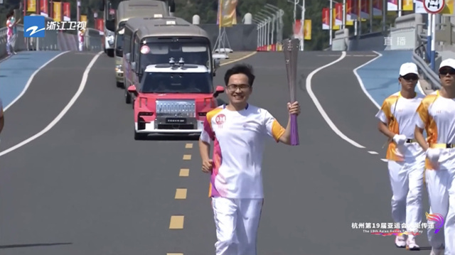 第38位火炬手！杭州亞(ya) 運會(hui) 跑來一位塗料人