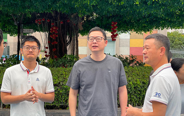 永嘉縣委常委、副縣長陳博一行深入走訪慰問羅浮塔塗料