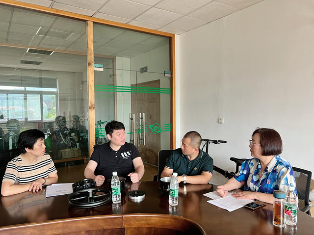 走訪企業(ye) 聽需求  助企服務“零距離”——寧波塗協走進寧波美旺模具機械有限公司